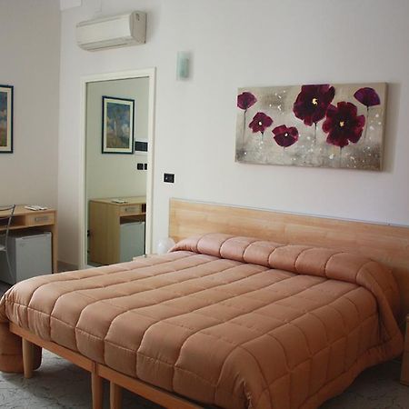 ホテルIl Normanno メザーニェ 部屋 写真