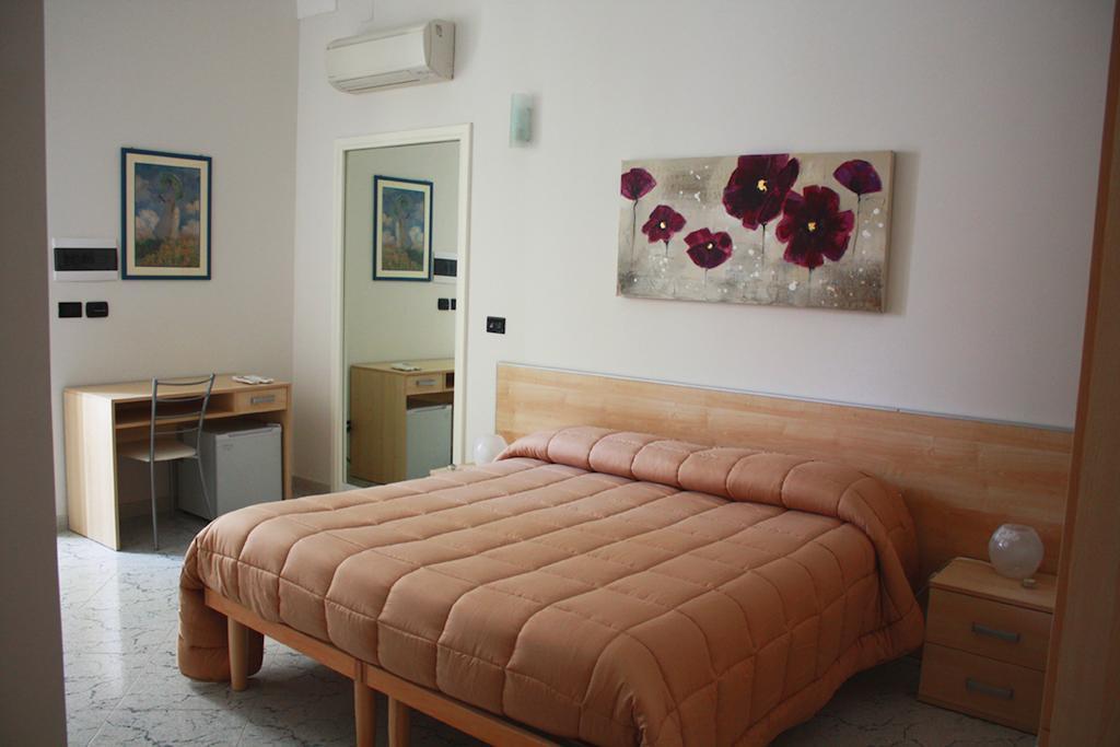 ホテルIl Normanno メザーニェ 部屋 写真